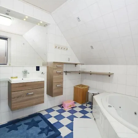 Haushaelfte Luett Holland In By Interhome Feriehus *